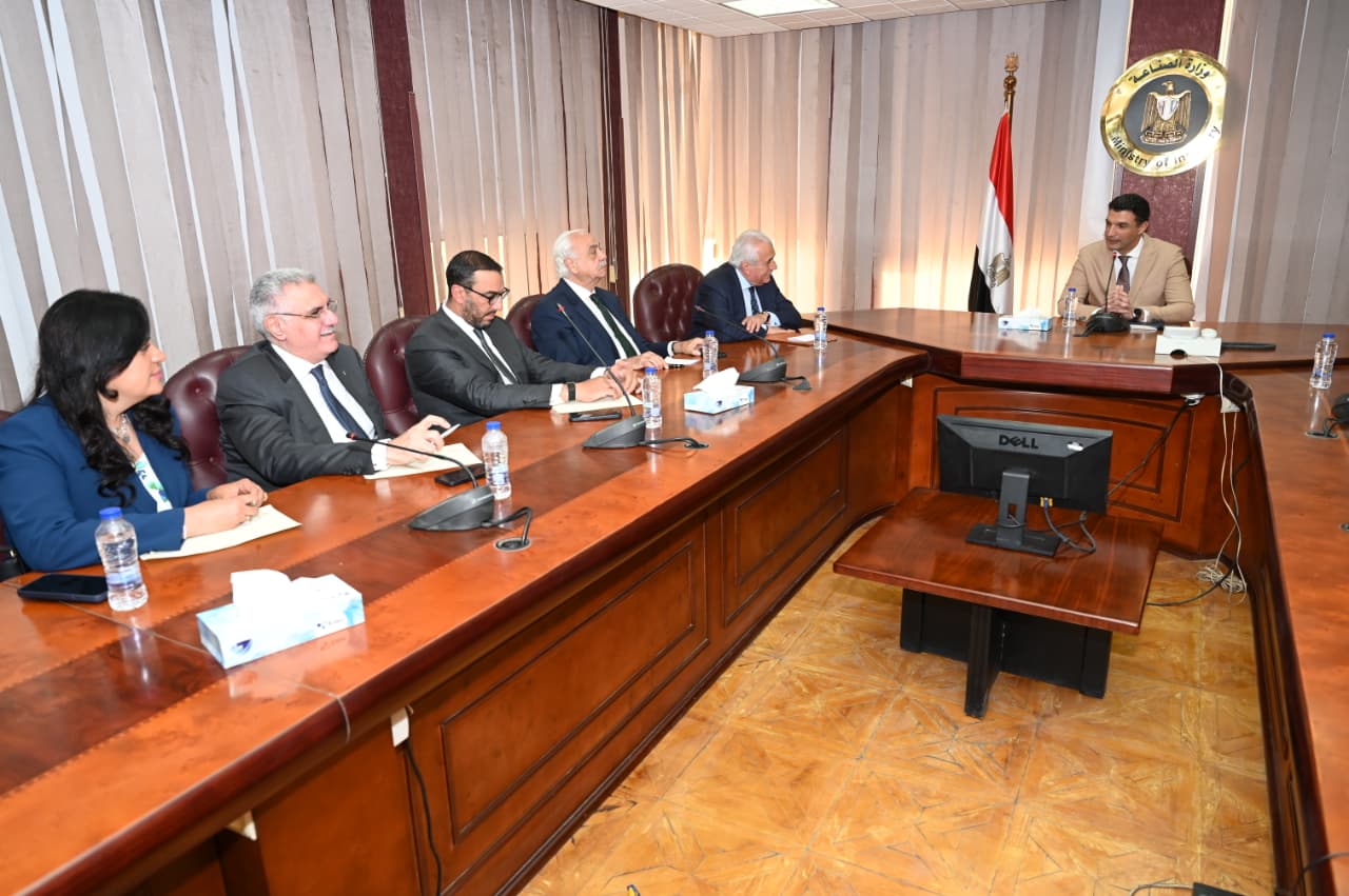 وزير الصناعة يبحث سبل تعزيز التعاون الصناعي والتجاري بين مصر والولايات المتحدة الأمريكية