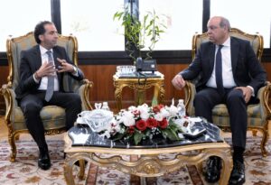 التحول الرقمي يحلق في قطاع الطيران.. شراكة استراتيجية بين وزارة الطيران وMicrosoft