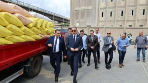 محافظ الجيزة يتفقد صومعة إمبابة لمتابعة انتظام توريد وتخزين القمح