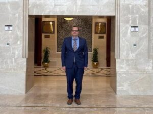 عميد حقوق عين شمس يشارك في مناقشات قانون تنظيم استخدام الأطفال للسوشيال ميديا