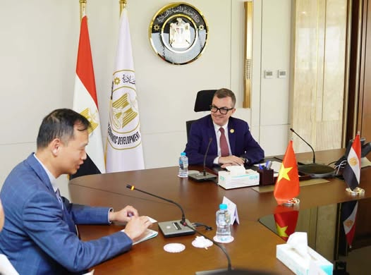 وزير التخطيط يؤكد تطلع مصر لشراكة تنموية متكاملة مع فيتنام