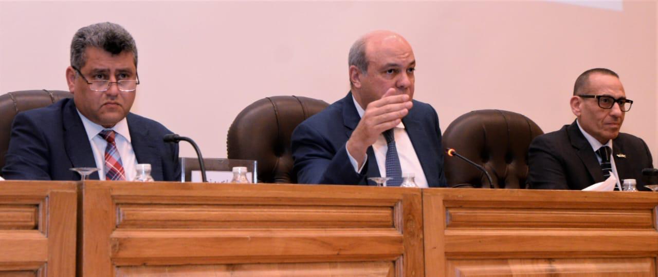 وزير الطيران المدني يعقد اجتماعًا موسعًا مع رؤساء شركات قطاع الطيران بمختلف أنشطتها