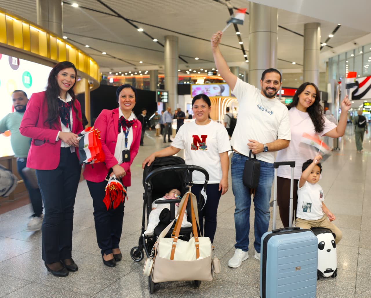 مطار القاهرة الدولي يحتفل بعيد تحرير سيناء مع الركاب