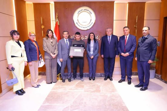 توزيع 50 «لاب توب ناطق» لطلاب ذوي الإعاقة البصرية بجامعة عين شمس لدعم دمجهم أكاديميًا