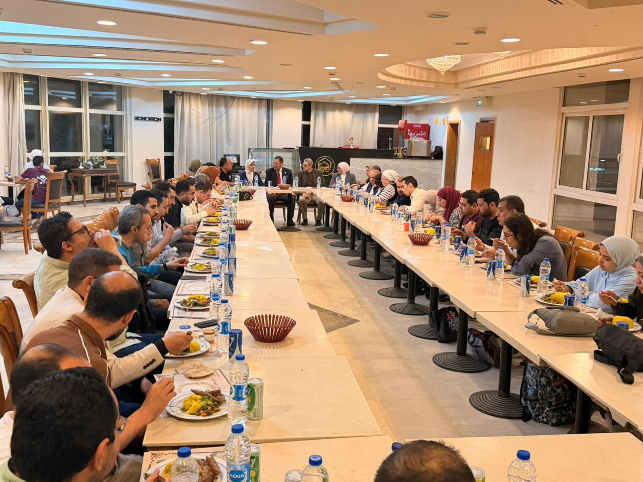 قافلة “النصر” لجامعة القاهرة تقدم خدمات طبية وغذائية مجانية لأهالي حلايب وشلاتين