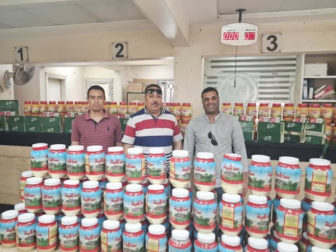 ضبط 730 عبوة سلع غذائية منتهية الصلاحية خلال حملة تموينية بمركز منفلوط في أسيوط