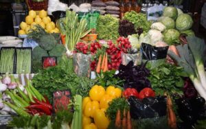 أسعار الخضروات والفاكهة اليوم الأربعاء