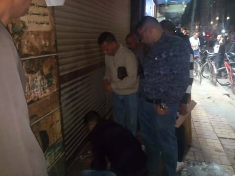 أسيوط تشمع 27 محلًا ومنشأة تجارية خالفت قرارات الغلق خلال حملات مكثفة