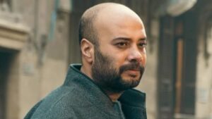 حاتم صلاح يتلقى العزاء في وفاة والده اليوم بمسجد الرحمن الرحيم