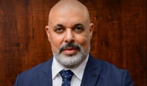 شعبة الذهب: تراجع محدود للأسعار في مصر وهبوط عالمي 2.5%