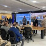 وفد الأكاديمية العسكرية للدراسات العليا والإستراتيجية يزور مركز العمليات وإدارة الأزمات بسلطة الطيران