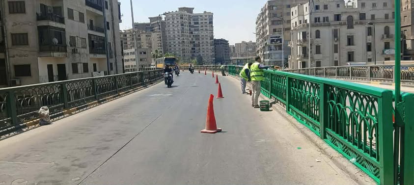 صيانة كوبري الجيزة المعدني وتركيب أسوار حديدية جديدة