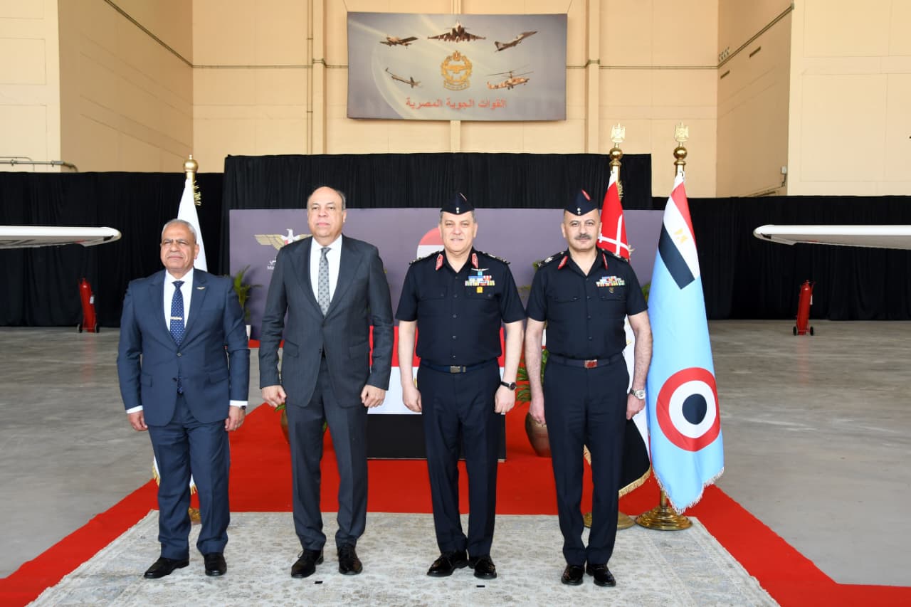 التعاون بين القوات المسلحة ووزارة الطيران المدنى القوات الجوية تسلم طائرتين للأكاديمية المصرية لعلوم الطيران بعد رفع كفائتهما