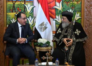 رئيس الوزراء يهنئ قداسة البابا تواضروس الثاني بعيد القيامة المجيد