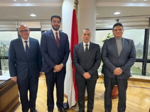 رئيس الطيران المدني يكرّم خبير “الإيكاو” بمناسبة انتهاء مهام عمله بالقاهرة