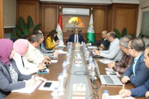 محافظ الجيزة يبحث ملفات التصالح والنظافة والإشغالات بالهرم