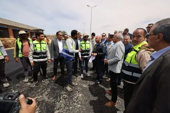 وزير النقل يتابع تطوير الطريق الساحلي القنطرة شرق – العريش