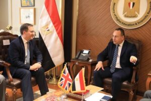 وزير التعليم العالي يبحث مع السفير البريطاني تعزيز التعاون الأكاديمي بين البلدين