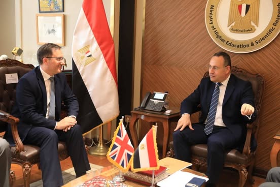 وزير التعليم العالي يبحث مع السفير البريطاني تعزيز التعاون الأكاديمي بين البلدين