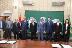 محافظ المنيا يشهد توقيع عقود اتفاق تقديم خدمات التأمين الصحي الشامل مع المستشفيات الجامعية والقطاع الخاص