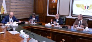 وزير الطيران يبحث وعدد من نواب البرلمان دعم آليات العمل المشترك