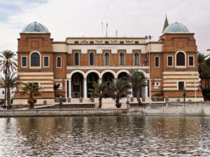 ليبيا تودع عقدا ونصف من الانقسام المالي بإقرار أول ميزانية موحدة