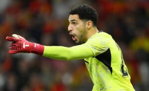 شوبير على رادار فالنسيا بعد تألقه الدولي