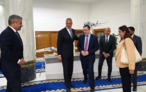 مصر للطيران توسّع شراكتها مع بريطانيا.. تمويل لتحديث الأسطول وزيادة الرحلات قبيل «فارنبورو 2026»