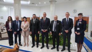مصر للطيران تستقبل وفد نقابة المهن التمثيلية لتعزيز التعاون بين الجانبين