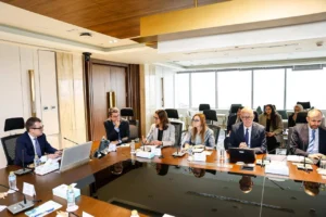 وزير التخطيط يبحث مع البنك الدولي تعزيز الشراكة الاستراتيجية والتباحث حول تقرير المراجعة المالية العامة