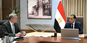 رئيس الوزراء يتابع جهود تأمين احتياجات السوق من المنتجات البترولية