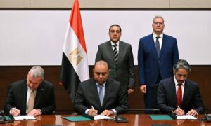 مدبولي يشهد توقيع مذكرة تفاهم بين وزارة البترول وإكسون موبيل