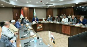 محافظ الجيزة يبحث سبل دعم مصانع الطوب بالصف