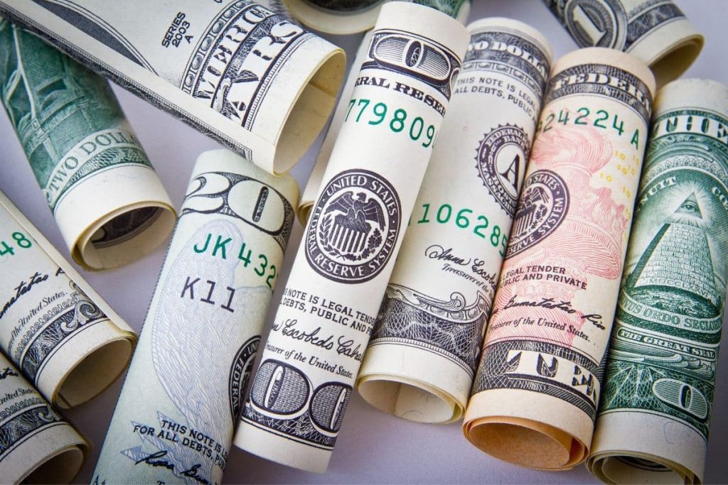 استقرار سعر الدولار في البنوك اليوم السبت