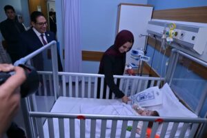 طلاب جامعة القاهرة في زيارة لمستشفى الناس لتعزيز العمل التطوعي