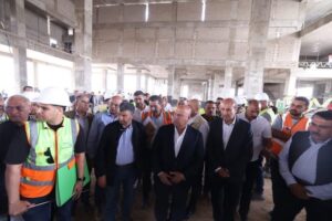 وزير النقل يتفقد قطار التنمية بالصعيد
