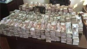 شراء محلات وسيارات .. ضبط تاجرى عملة بتهمة غسل 100 مليون جنيه حصيلة النقد الأجنبي