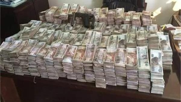 شراء محلات وسيارات .. ضبط تاجرى عملة بتهمة غسل 100 مليون جنيه حصيلة النقد الأجنبي