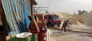 الحماية المدنية تسيطر على حريق مصنع نشارة بالغربية 