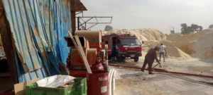 الحماية المدنية تسيطر على حريق مصنع نشارة بالغربية 