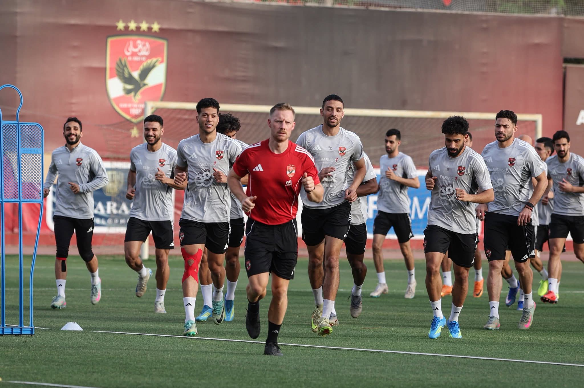 تريزيجيه يقود هجوم الأهلي أمام المصري 