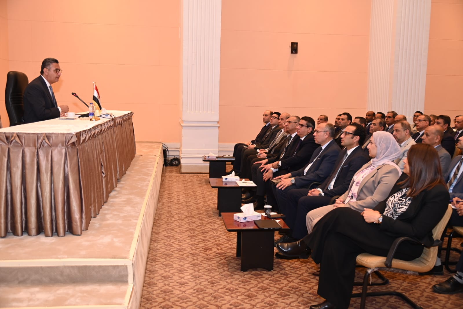 عقب حركة التنقلات الموسعة.. وزير التموين يعقد اجتماعًا مع مديري المديريات وقيادات الوزارة