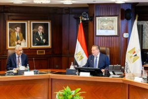 محافظ البنك المركزي المصري يلتقي رئيس مجموعة بنك التنمية الإفريقي الجديد
