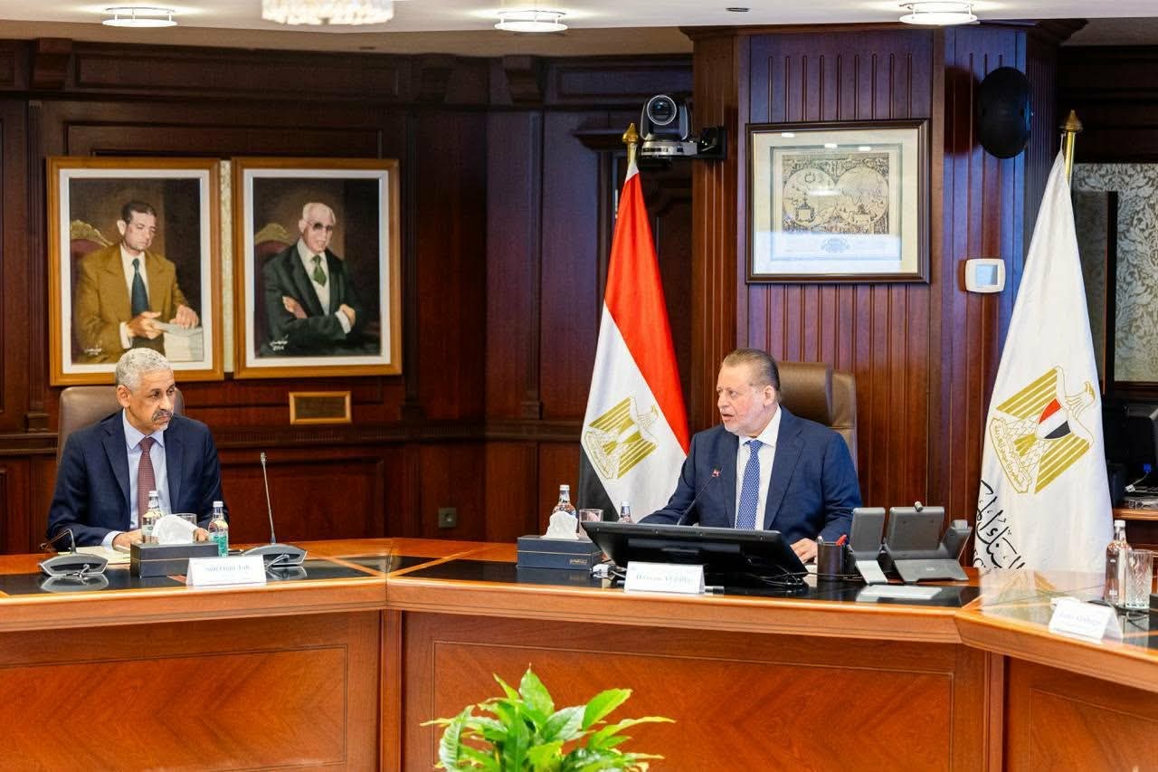 محافظ البنك المركزي المصري يلتقي رئيس مجموعة بنك التنمية الإفريقي الجديد