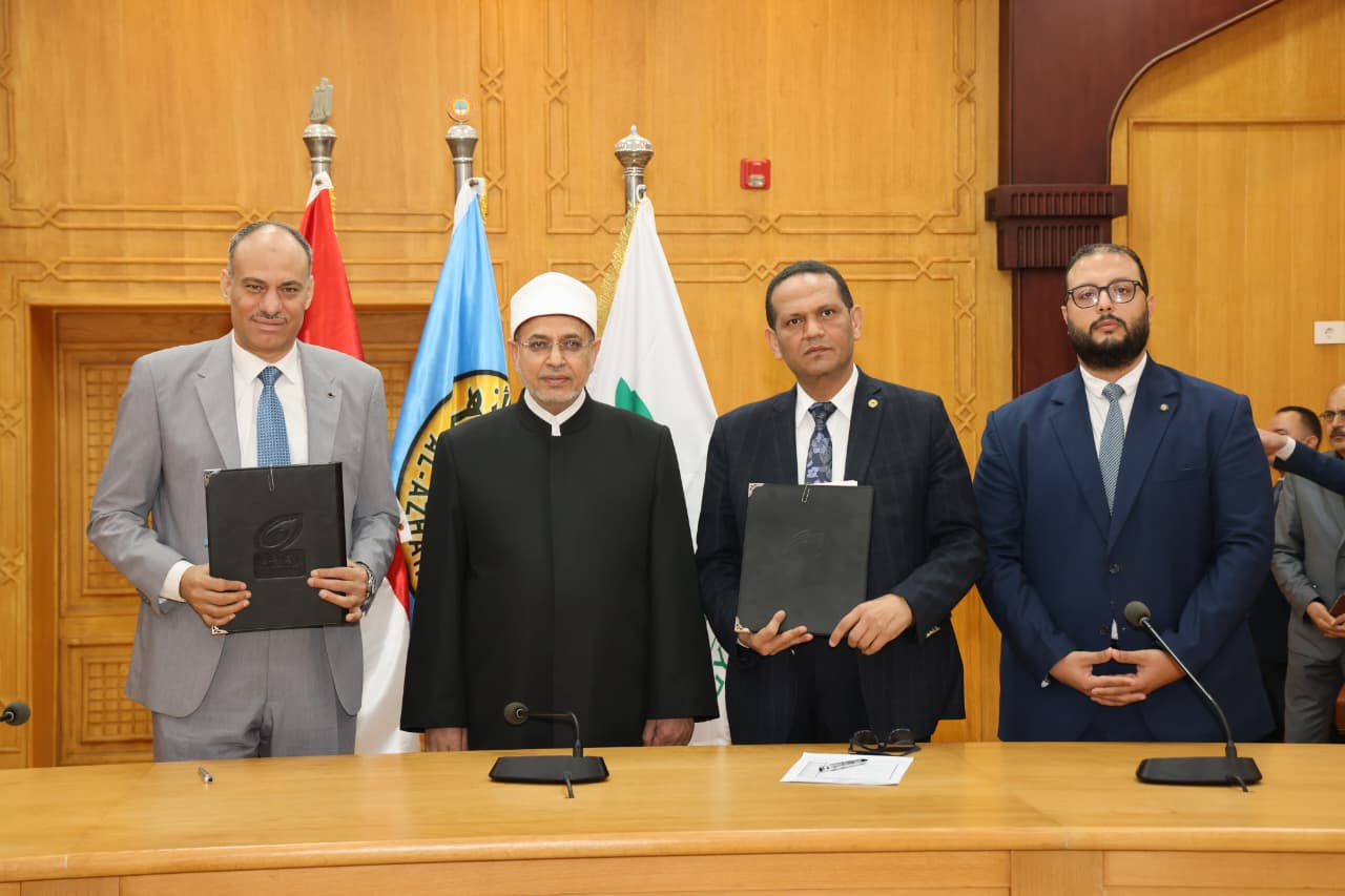تعاون بين «البريد المصري» و«الأزهر» لدعم الطلاب والعاملين بخدمات مالية وبريدية متطورة