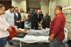 محافظ أسيوط يزور مصابي حادث أبنوب بمستشفى الإصابات الجامعي ويوجه بتوفير الرعاية 