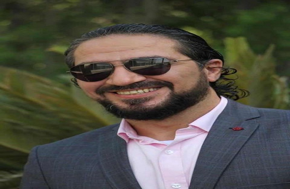 محمد القس يفتح النار على حسابات مجهولة تطلب أفكاراً من الجمهور