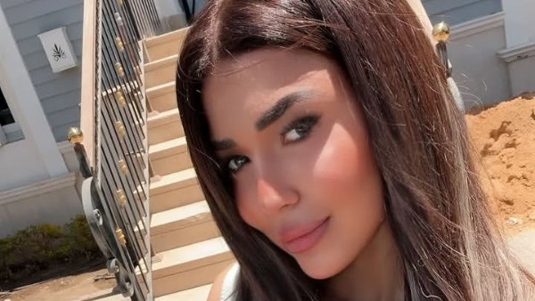 شاهد..فرح شعبان بإطلالة أنيقة جمعت بين البساطة والعصرية