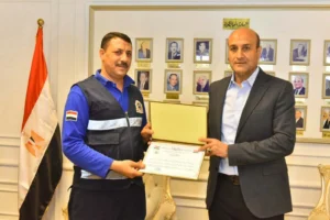 أسيوط تكرم طاقم إسعاف خاطر بحياته لإنقاذ عامل من بئر صرف صحي بعمق 12 متر