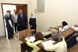 نائب رئيس جامعة عين شمس يتفقد امتحانات كلية البنات
